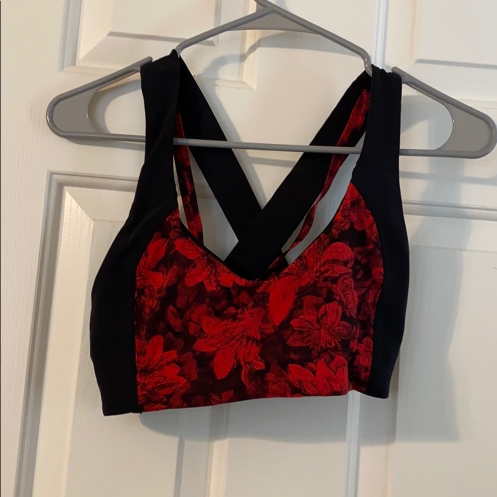 Cross back Lululemon sports bra